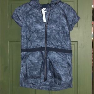 Sleeveless, hooded lululemon running jacket